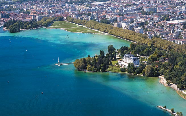 Jausiers with a lake and Chateau Hotel in the distance